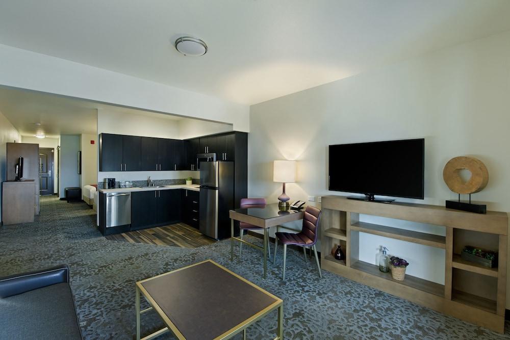 Oxford Suites Sonoma County photo 14