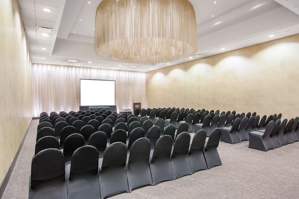 Crowne Plaza Chicago Ohare Hotel & Conf Ctr by IHG photo 28