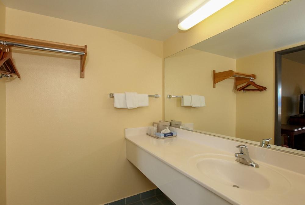 Budget Inn photo 10