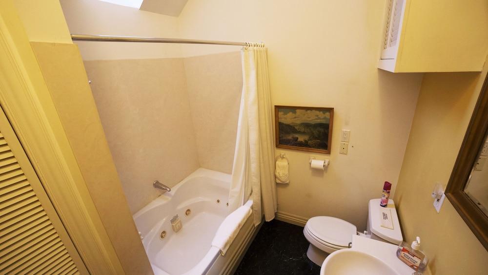 Hearthstone Elegant Lodge by the River photo 26