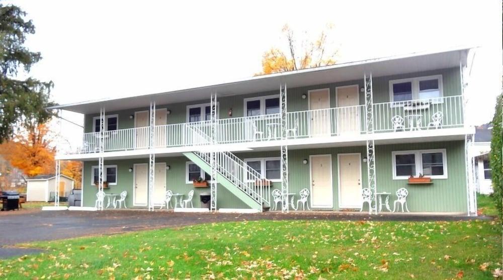 Moore's Motel photo 1
