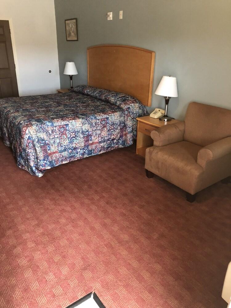 Whitesboro Inn & Suites photo 30