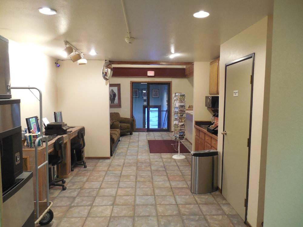 Super 8 by Wyndham Buffalo photo 20