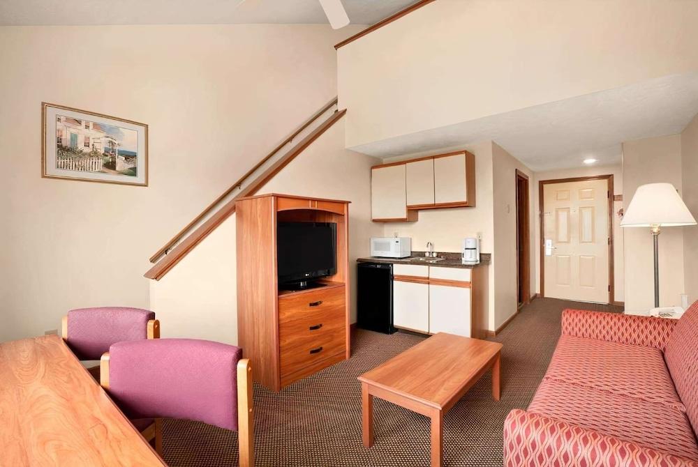 Days Inn by Wyndham Colchester Burlington photo 8