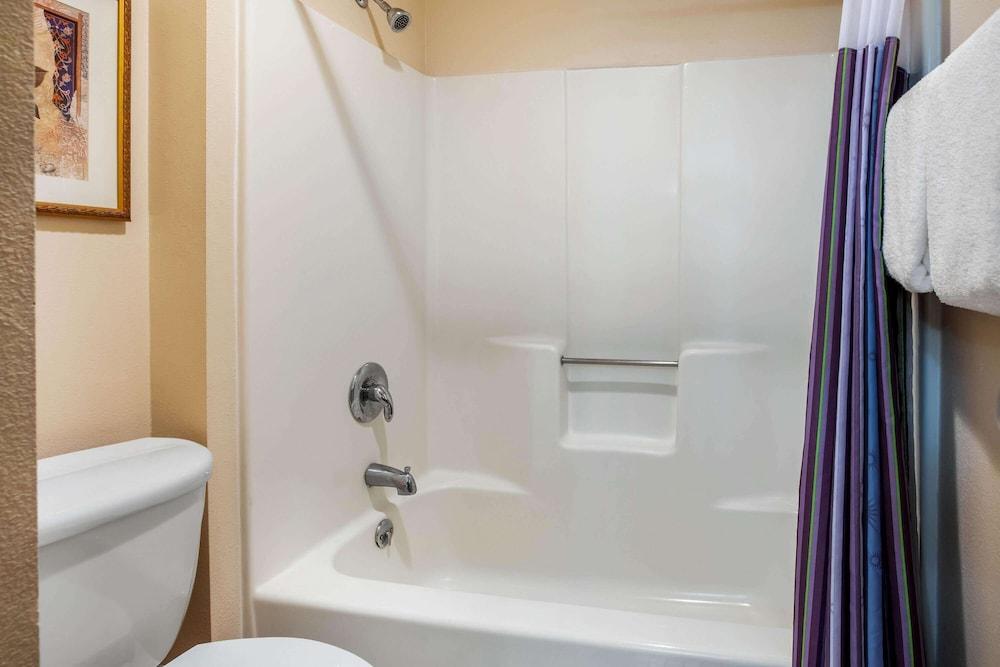 La Quinta Inn by Wyndham Detroit Southgate photo 37