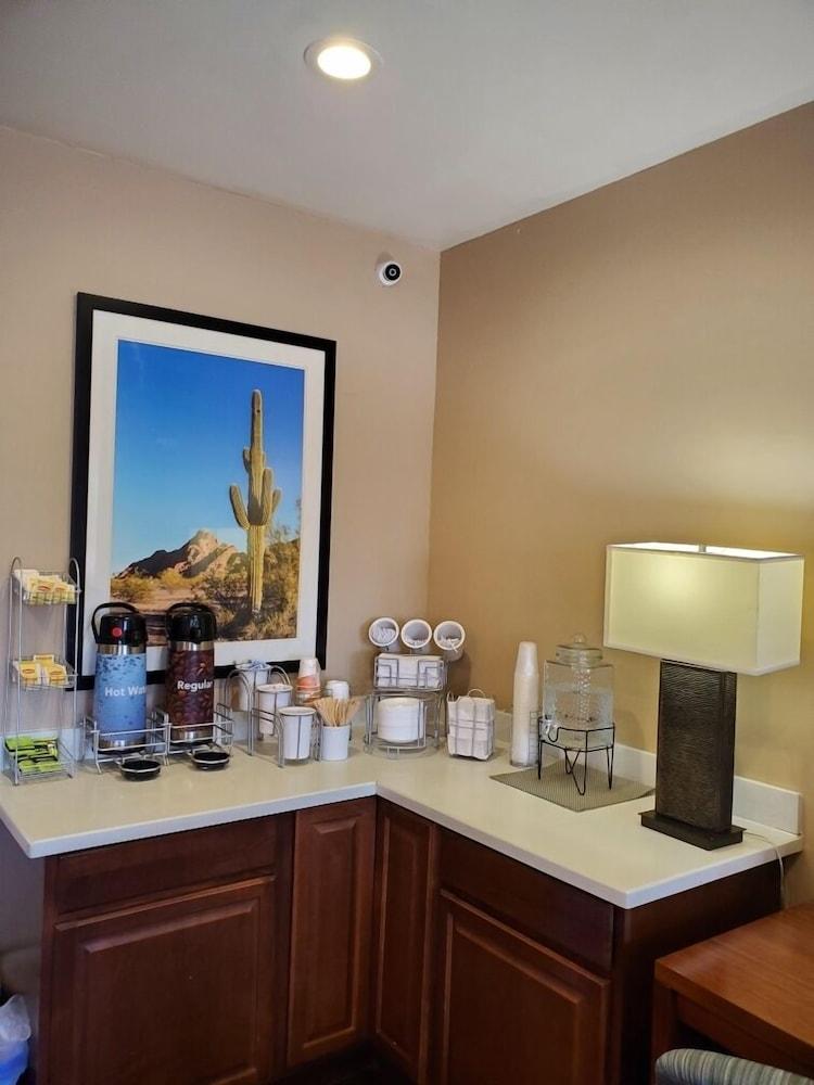 Spark by Hilton Glendale Phoenix North photo 1