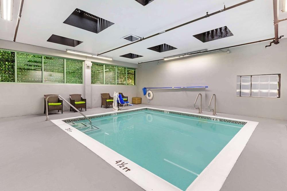 BLVD Hotel and Studios Universal-Hollywood, an Ascend Collection Hotel photo 78