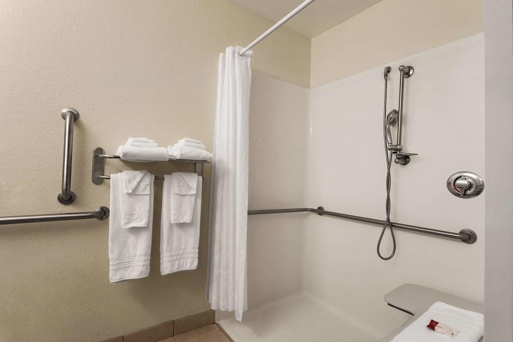 Microtel Inn & Suites by Wyndham Inver Grove Heights/Minneap photo 31