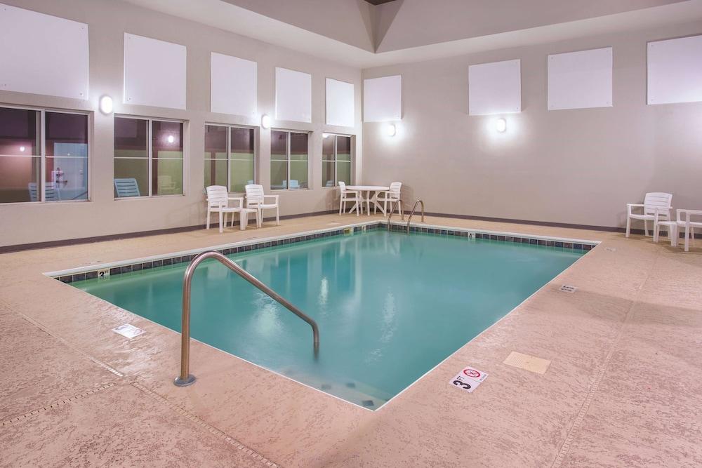 La Quinta Inn & Suites by Wyndham O'Fallon, IL - St. Louis photo 15
