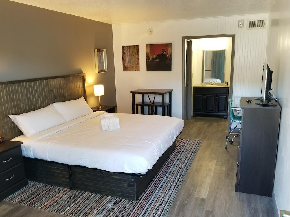 Blue Ridge Rustic Inn photo 23