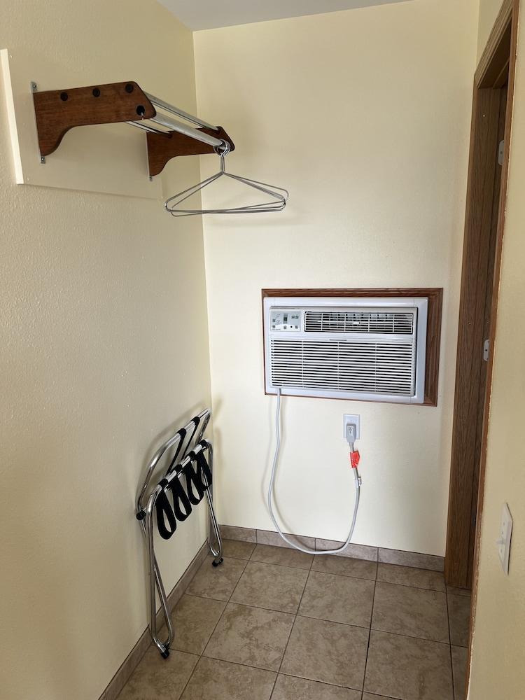 All Star Inn & Suites photo 13