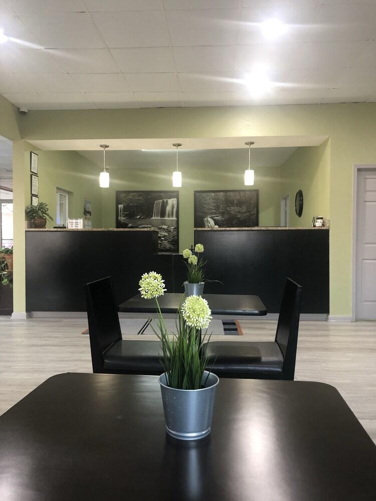 Americas Best Value Inn Brinkley photo 6