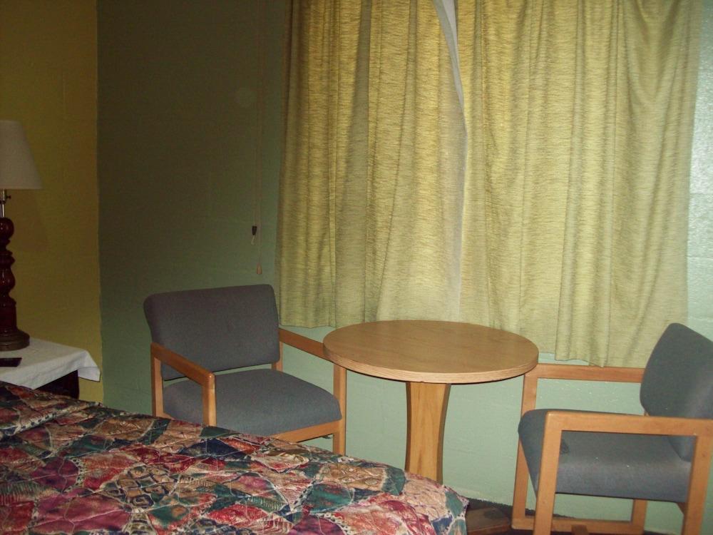 Budget Inn Sanderson photo 4