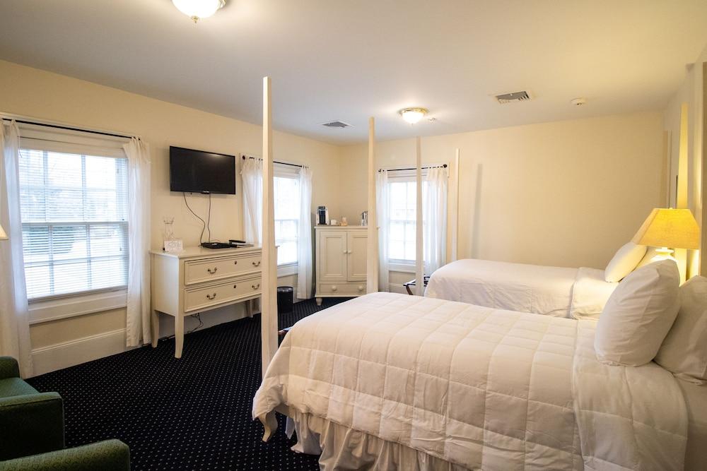 Delamater Inn photo 9