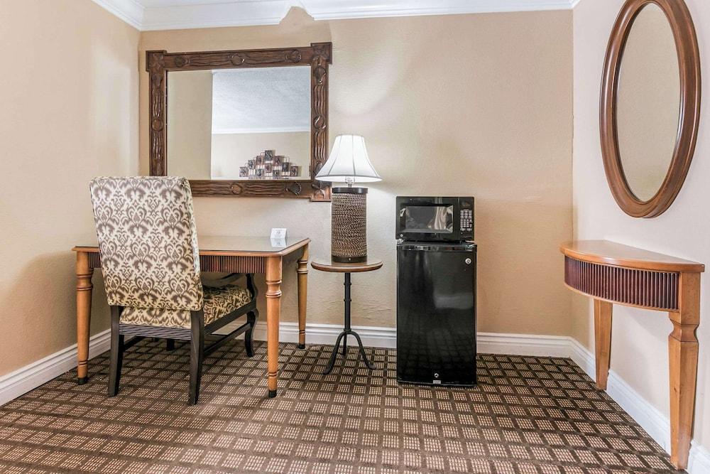 Quality Inn & Suites photo 6
