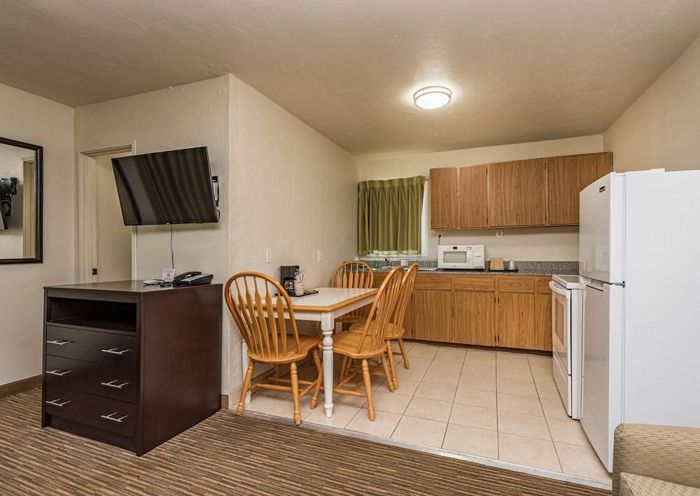 Sundowner Motel photo 12