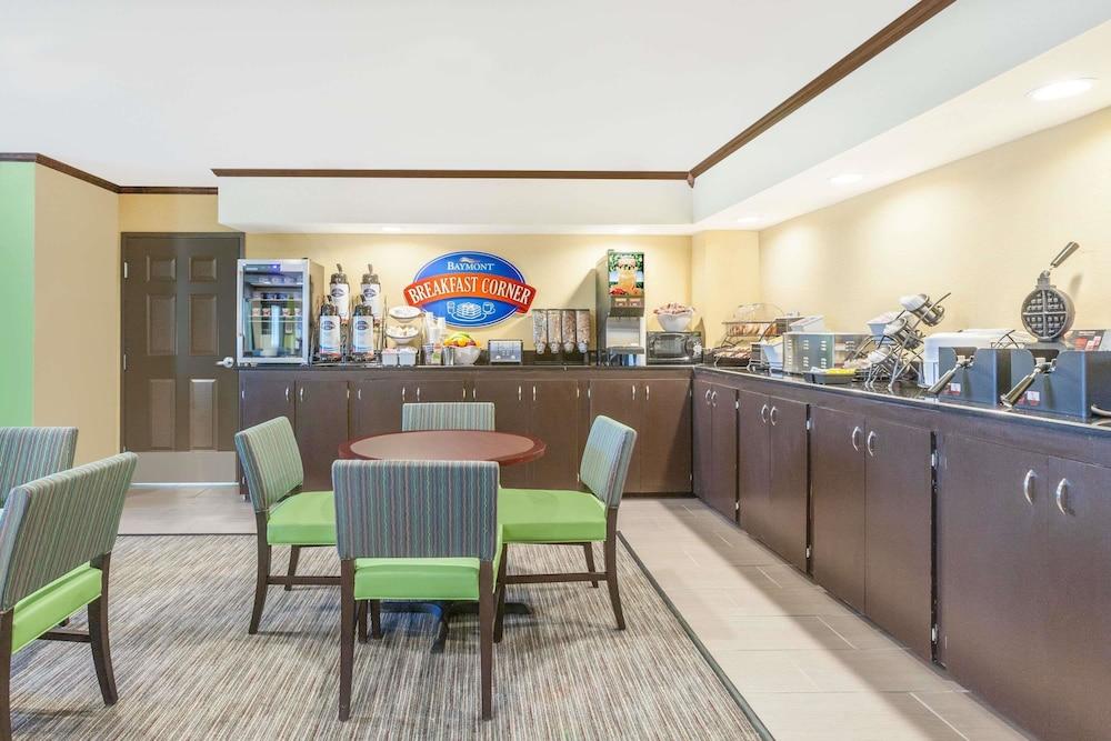 Baymont by Wyndham Midland Center photo 13