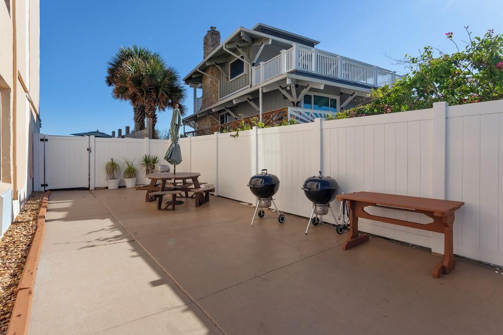 Beacher's Lodge Oceanfront Suites photo 12