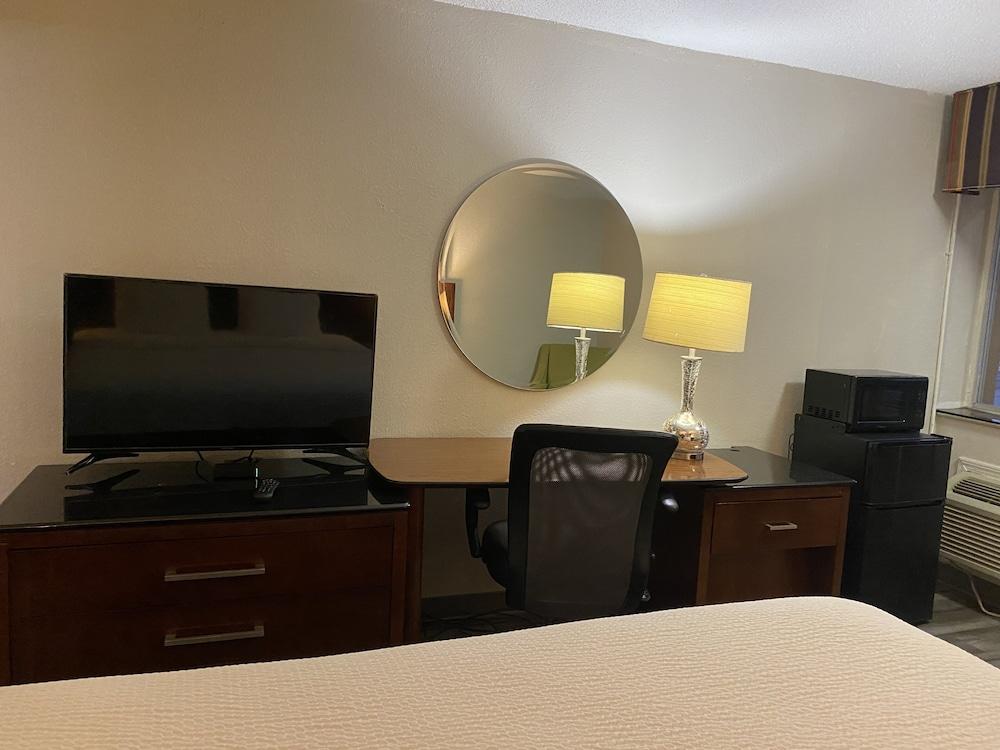 Days Inn by Wyndham Dothan photo 4
