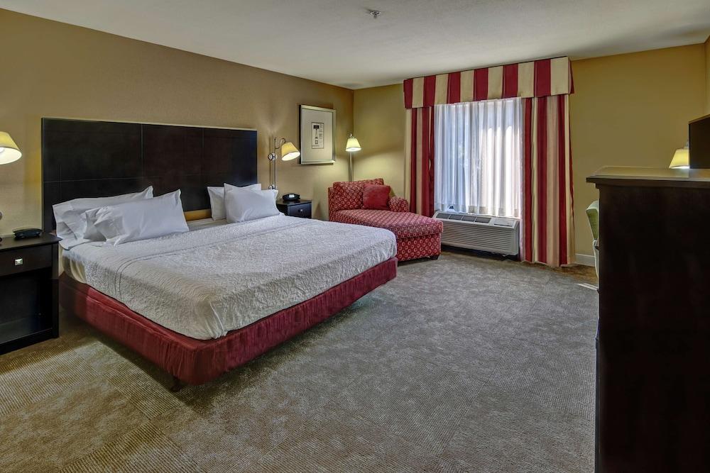 Hampton Inn Jacksonville-Anniston Area photo 26