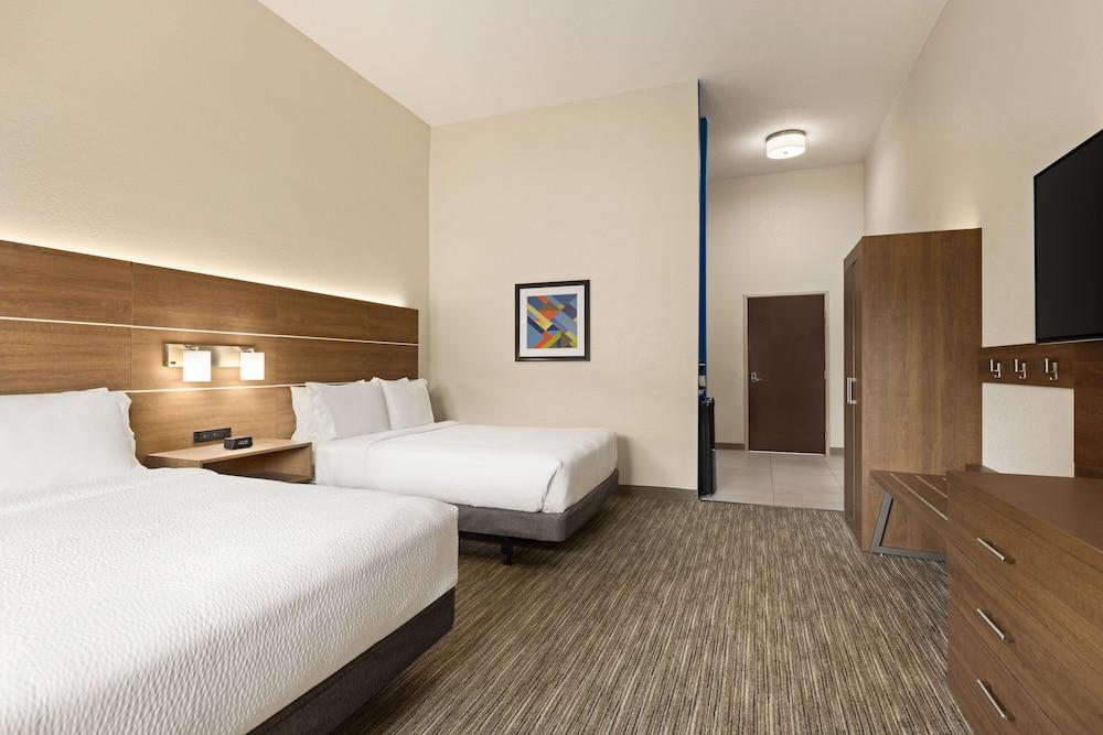 Holiday Inn Express & Suites Akron Regional Airport Area by IHG photo 13