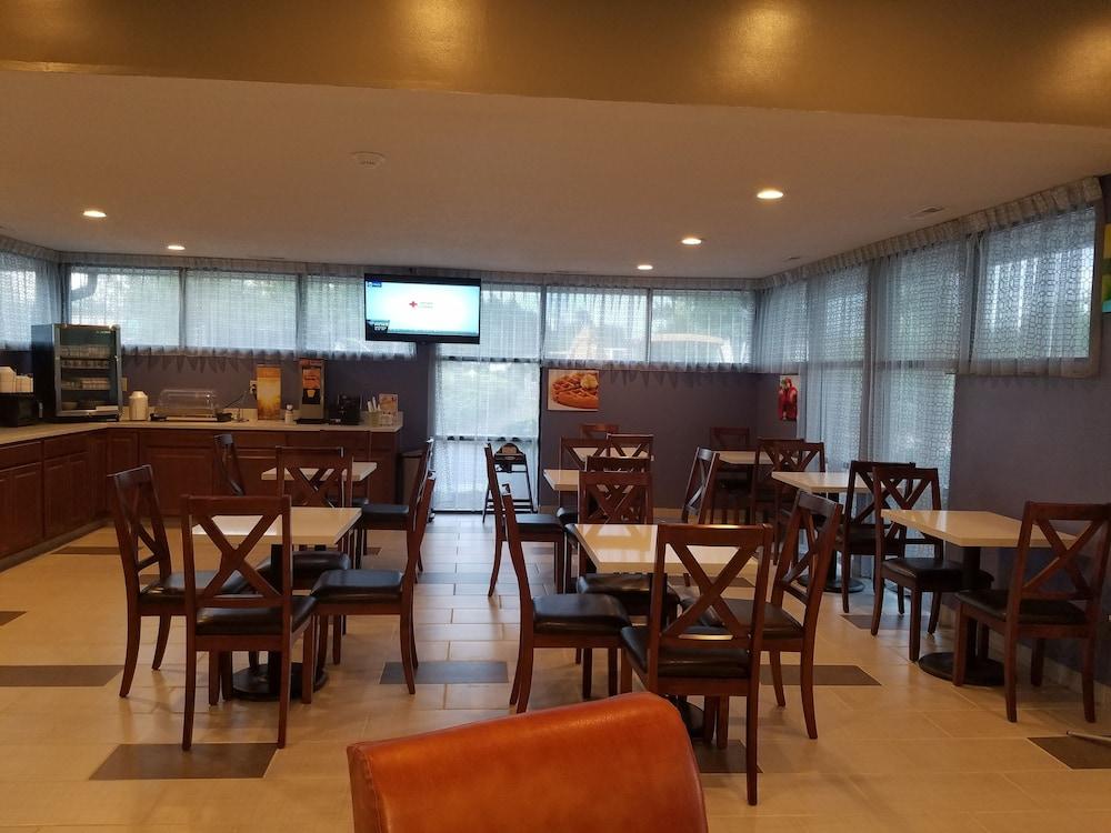 Quality Inn Pinehurst Area photo 40
