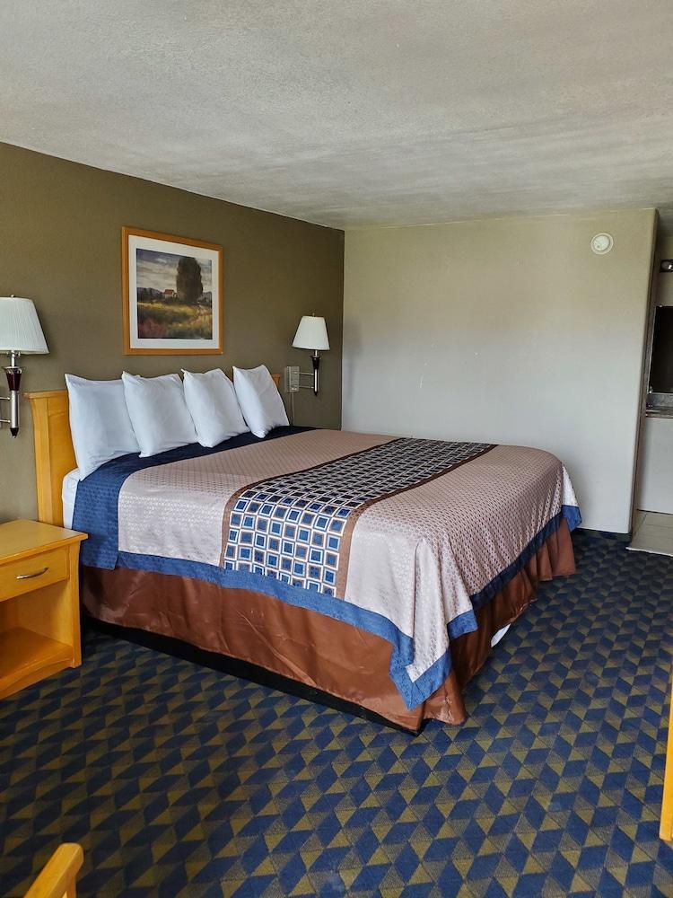 Budget Inn Express Douglas photo 6