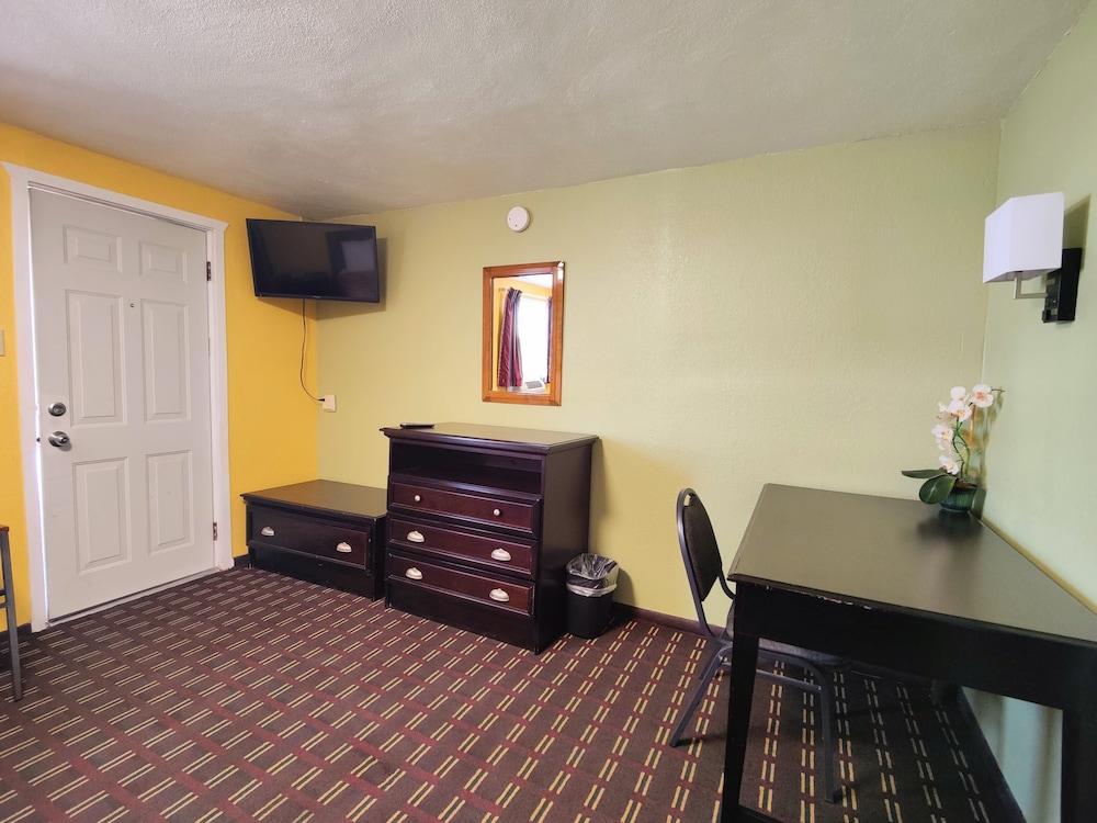 Desert Inn photo 2