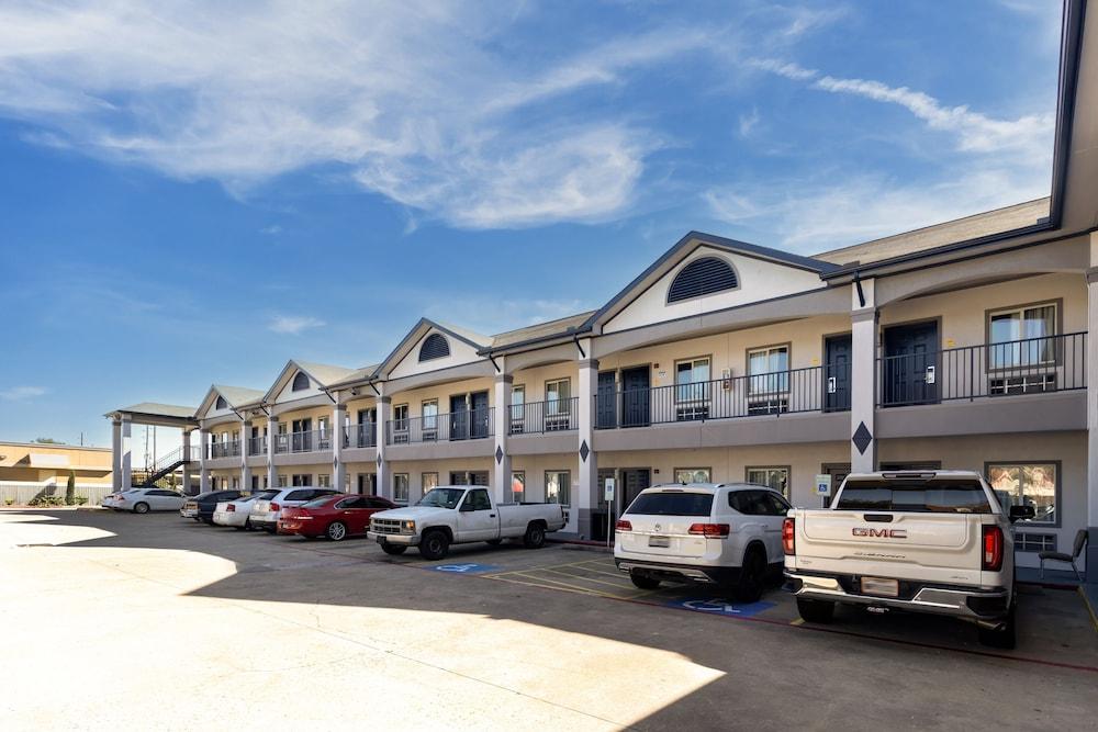 Executive Inn & Suites photo 10