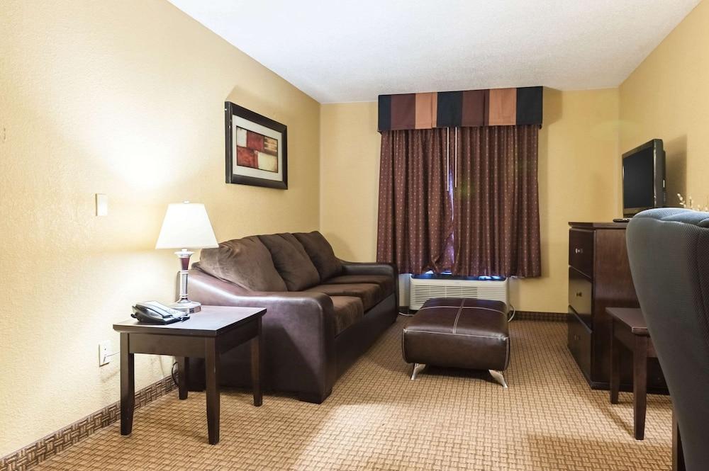 Quality Inn & Suites Lafayette photo 34