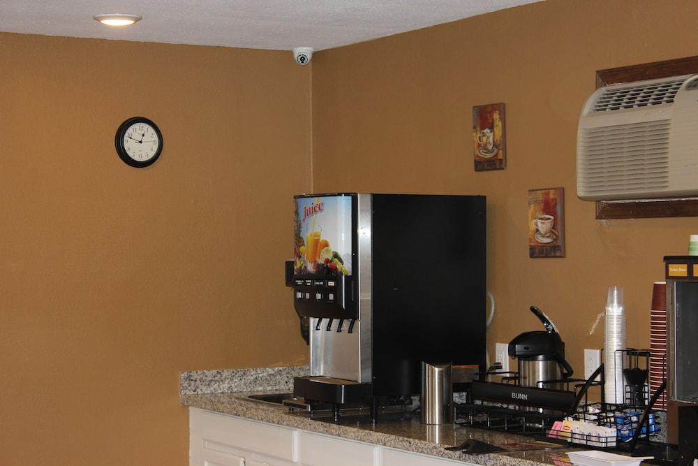 Econo Lodge Oskaloosa photo 39