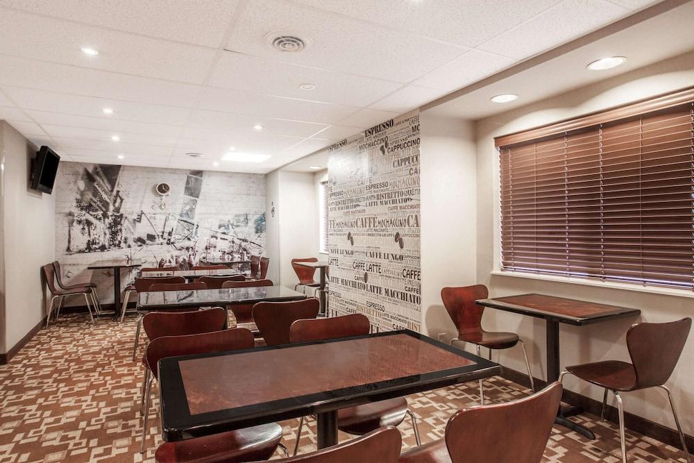 Super 8 by Wyndham Schenectady/Albany Area photo 14