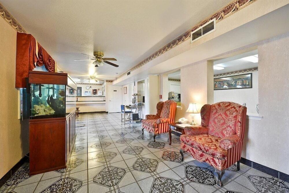 Budget Inn photo 2