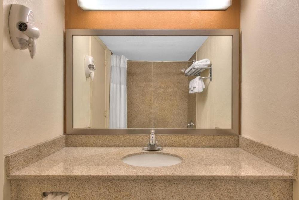 Express Inn photo 8