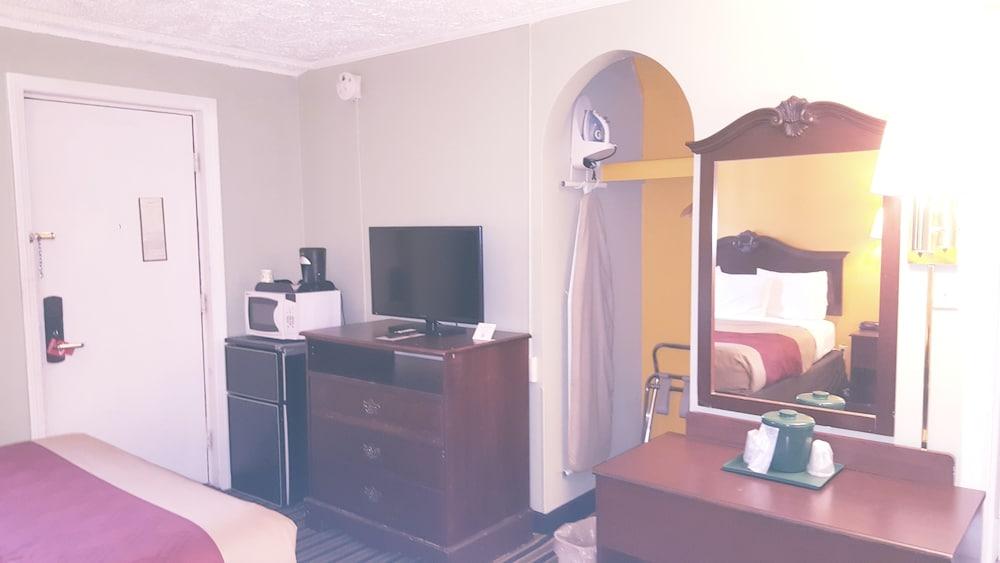 Econo Lodge Brattleboro South photo 19