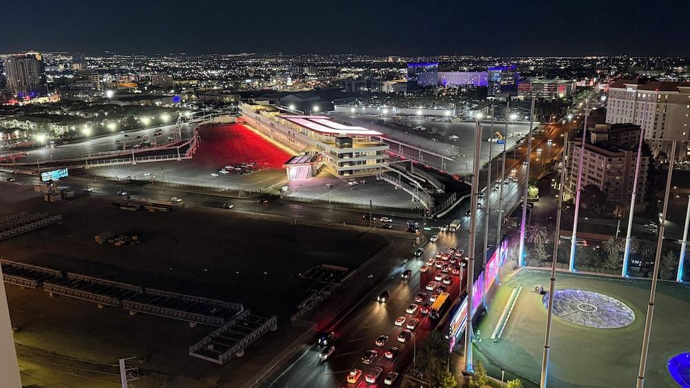 Suite Hub LV at Signature Sphere View photo 5
