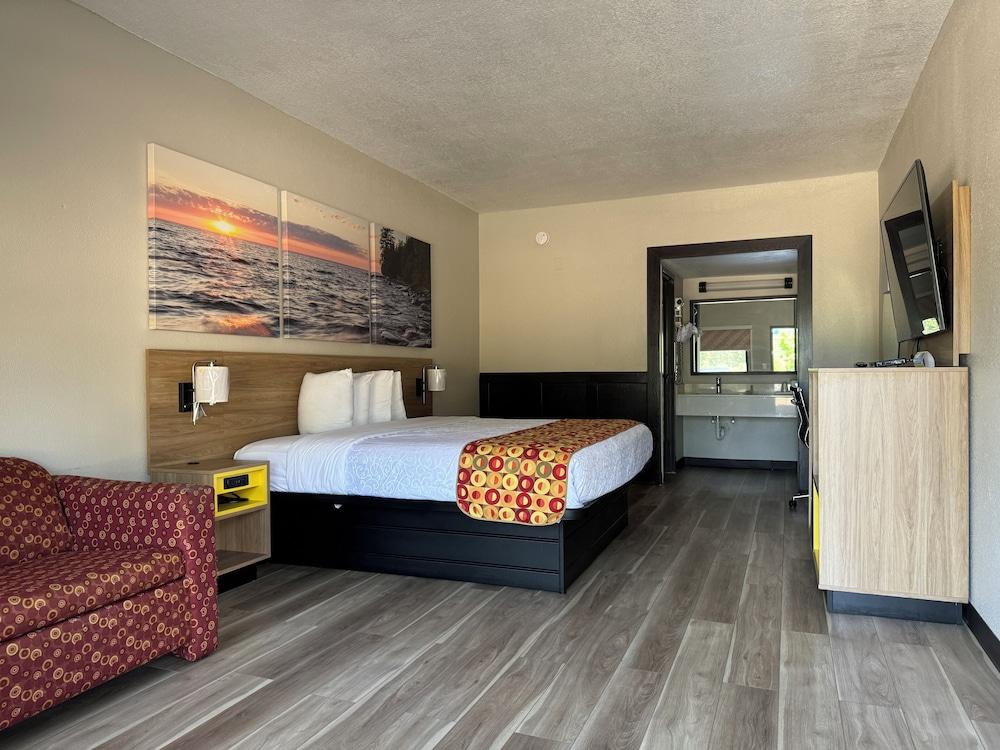 Days Inn by Wyndham Longview South photo 19