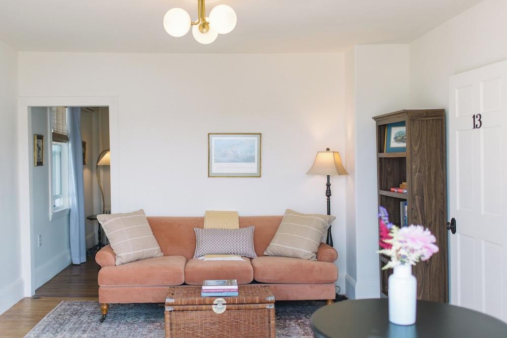 Admirals Quarters Inn photo 32