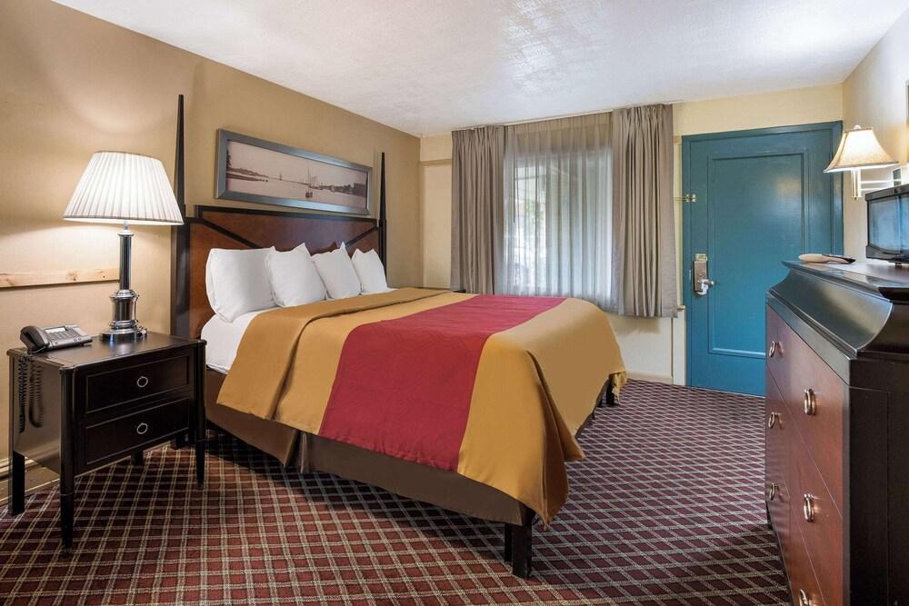 Rodeway Inn photo 20
