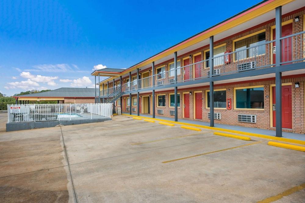 Econo Lodge Russellville photo 18