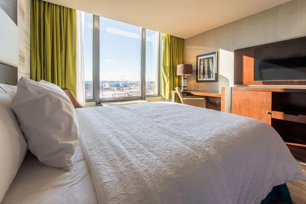 Hampton Inn & Suites Washington DC-Navy Yard photo 14