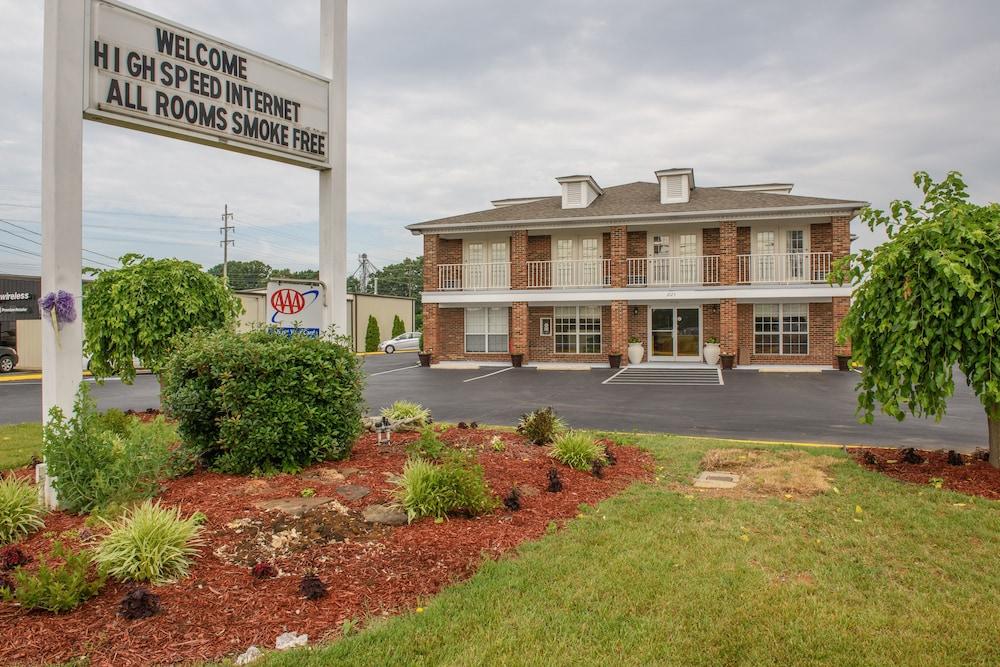Richland Inn Lawrenceburg photo 36