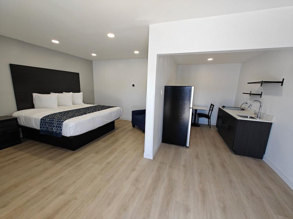 Casa Blanca Inn and Suites photo 10