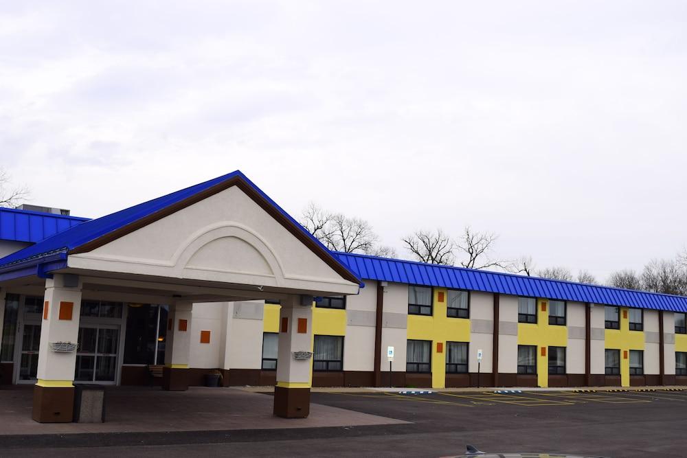 Days Inn by Wyndham Rock Falls photo 14