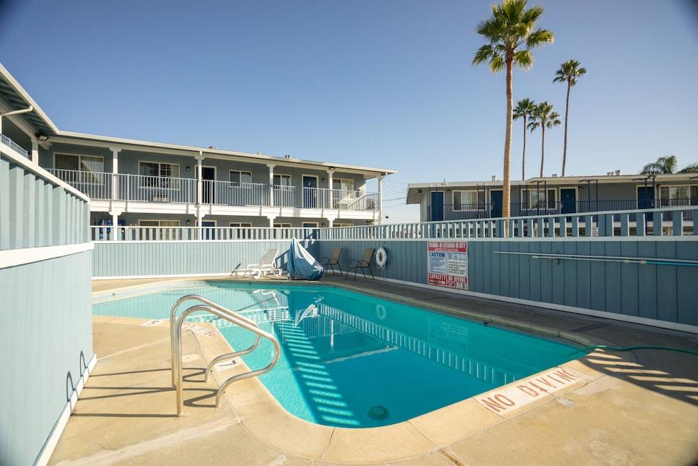 Salt Air Lodge photo 5