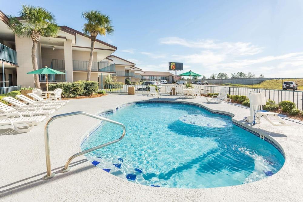 Super 8 by Wyndham Adel GA I-75 photo 19
