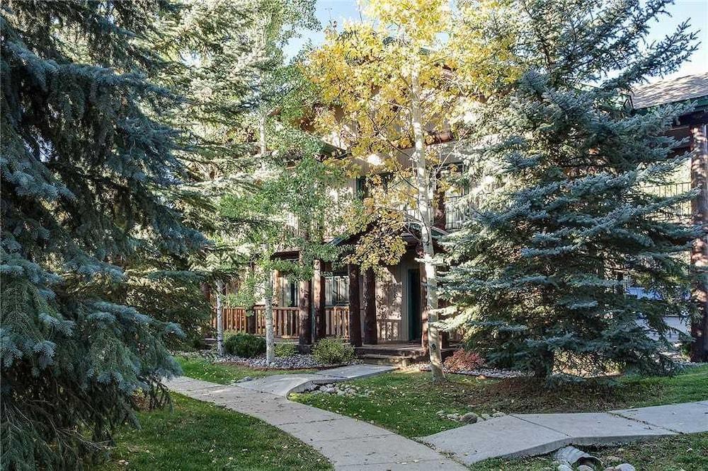 Saddle Creek Townhomes by Pioneer Ridge Management photo 1