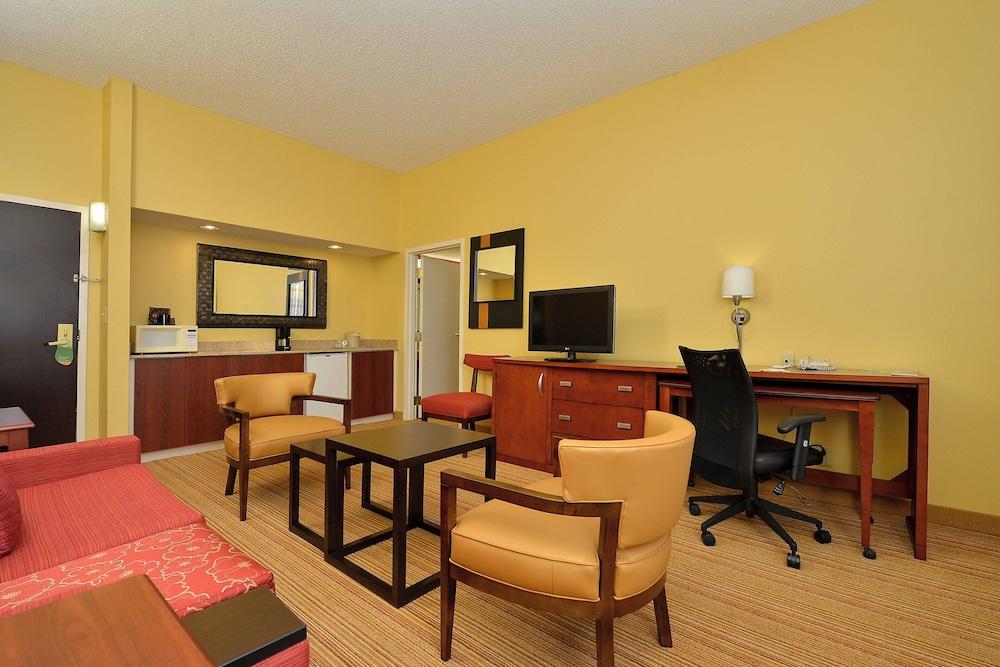 Courtyard By Marriott Bentonville photo 10