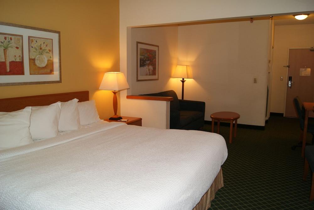 Baymont by Wyndham Coon Rapids photo 27