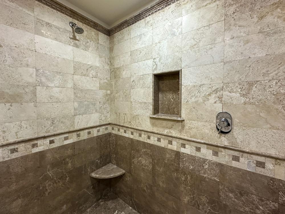 Metro Points Hotel photo 31